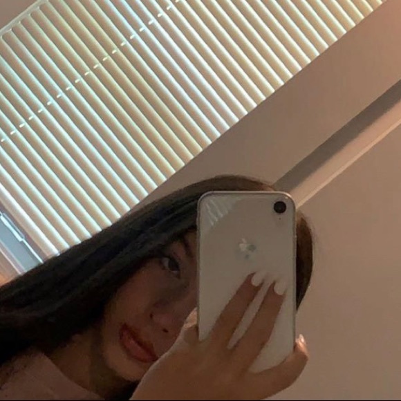 Meet your Posher, Ava - Picture 1 of 1